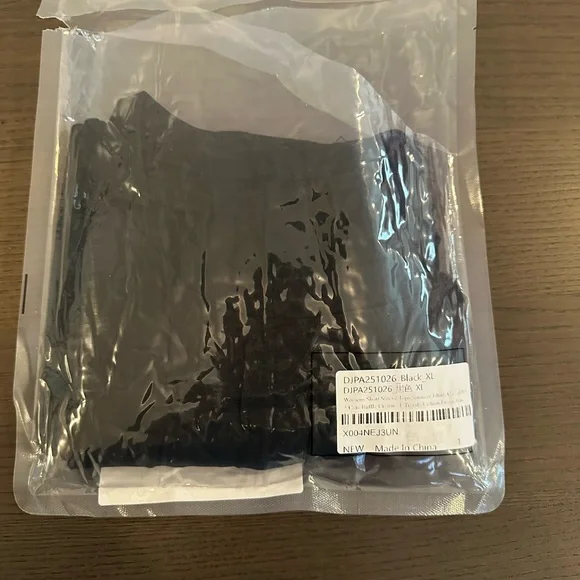 Women’s Black Pleated Shirt with Lace Sleeves XL NIP - Picture 10 of 10